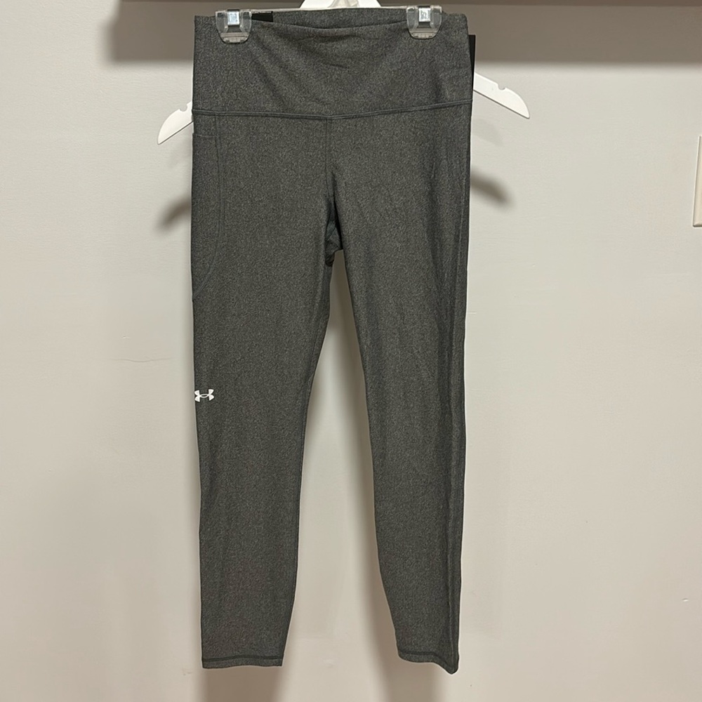 Under Armour high rise ankle legging.